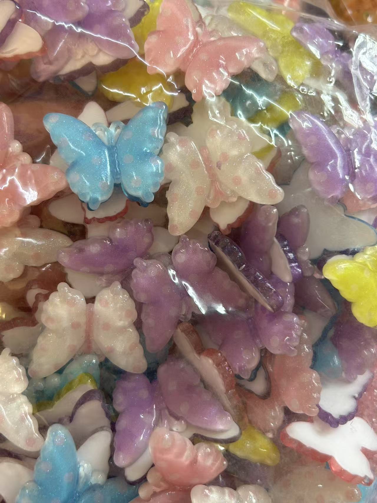 Resin charms choose on LIVE